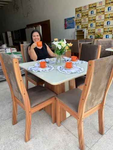 Conjunto Mesa Quadrada 100% MDF Tampo De Vidro Freijó/Off White - Em Promoção 
