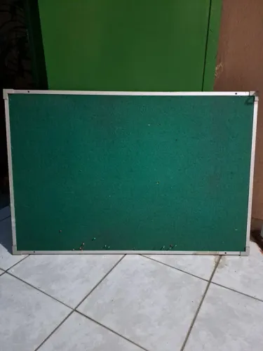Quadro de avisos em ótimo estado! 90cm x 60cm