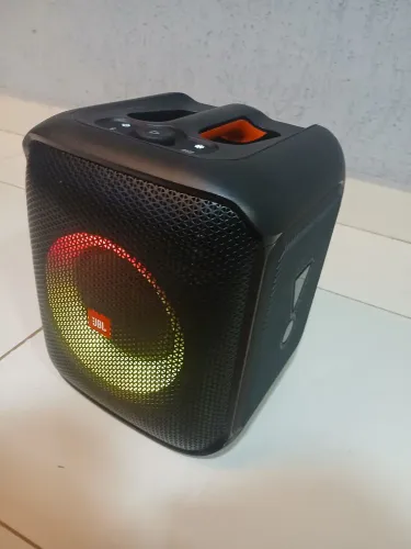 Vai com caixa dela e cabo de carregamento original e manual dela !!!!