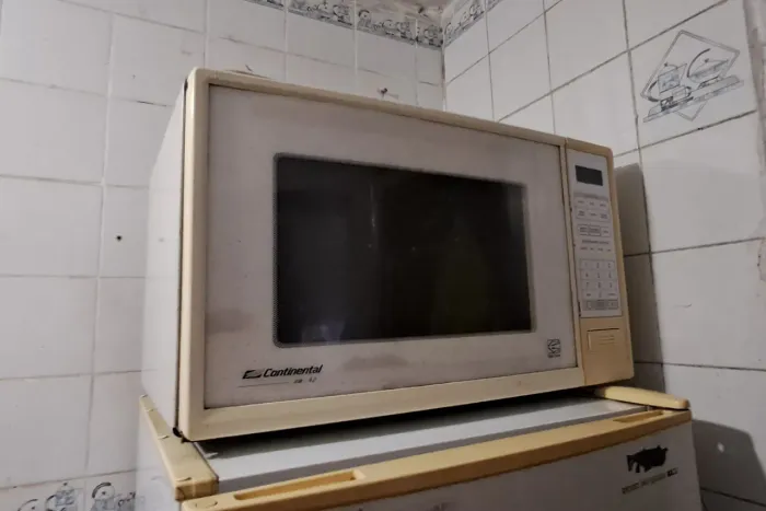Forno micro-ondas Continental de 42 litros obs não está funcionando
