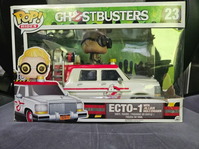 Ghostbusters Ecto-1 com Jillian Holtzmann - Pop Rides