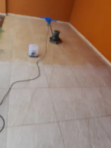 Limpeza profissional e restauração de pisos 