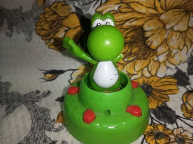 Dinossauro yoshi MC Donald's 2019