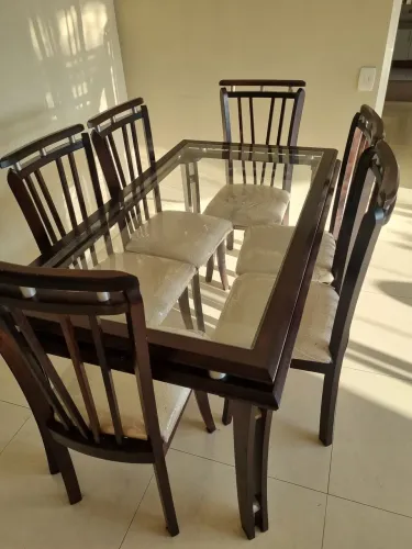 Mesa de jantar com 6 cadeiras 