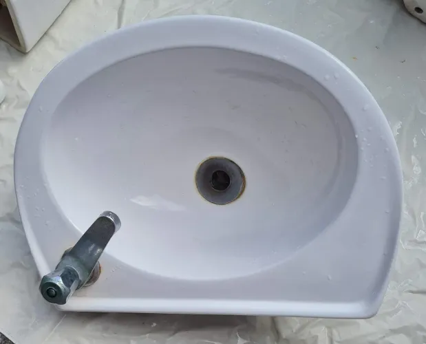 Vendo um lavabo de louça 