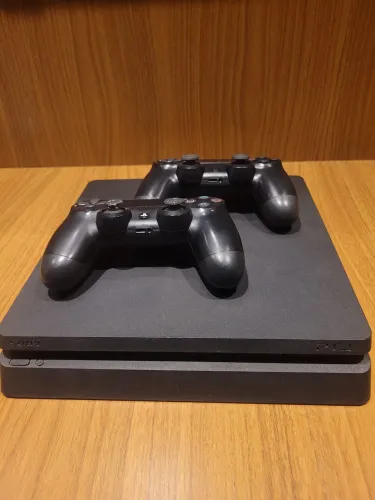 Playstation 4 PS4 Slim Novíssimo 500GB + 2 Controles s/ fio