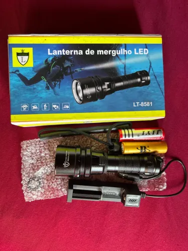 Lanterna de mergulho LED LT-8581 profissional.