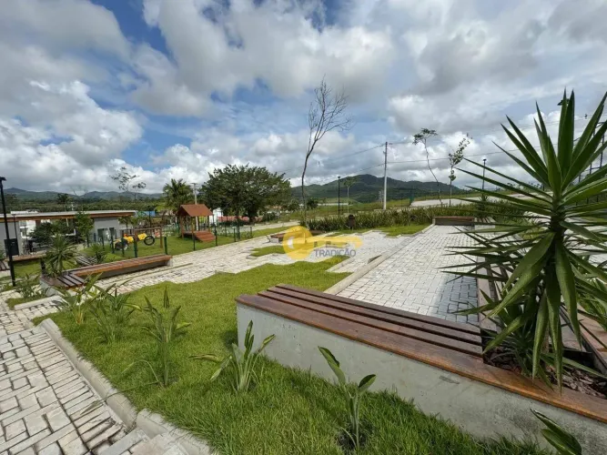 TERRENO DE 205 M² DE ÁREA PRIVATIVA EM CONDOMÍNIO FECHADO, NO RIO DO MEIO, EM ITAJAÍ