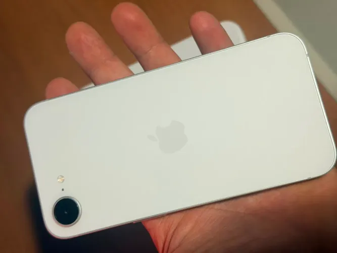 iPhone 16e Branco