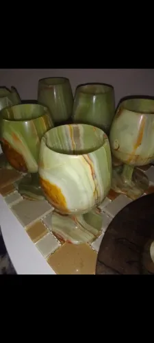 Taças e cálices em pedra ônix