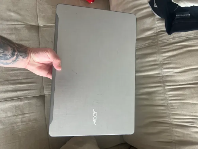Notebook  Acer Aspire F15 F5-573G ? i5 + GeForce 940MX