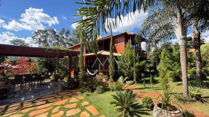 Casa à Venda no Condomínio Casa Branca | 220 m² - 2 quartos.