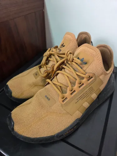 Tênis Adidas NMD R1