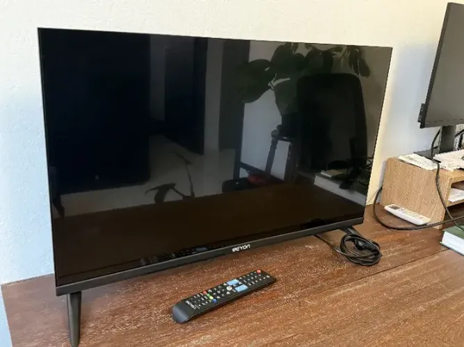 TV Smart - Weyon - 32 polegadas - Nova
