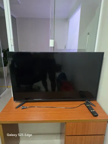 Vendo excelente smart tv philco 42" pouco usada em perfeito estado com controle original.