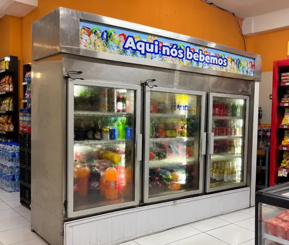 Geladeira expositora em inox