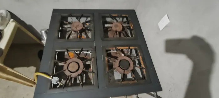 Vende um fogão de quatro bocas a gás