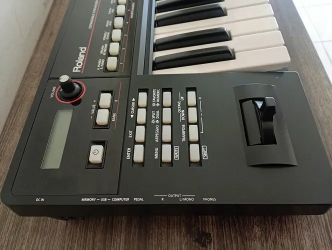 Teclado Roland Xps 10 com Bag, suporte e pedal sustain.
