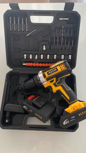 Parafusadeira Furadeira 48V com maleta e 2 baterias. R$ 150.