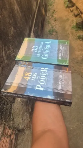 Livros - As 48 Leis do Poder + 33 Estratégias de Guerra - Kit Robert Greene Lacrado - 
