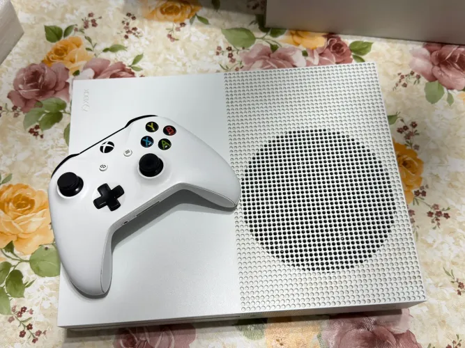 X-box One S 1tb 