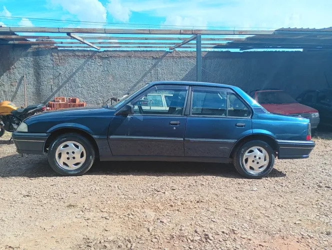 Chevrolet Monza GLS/ Hi-tech 2.0 EFI 2P E 4P 1995