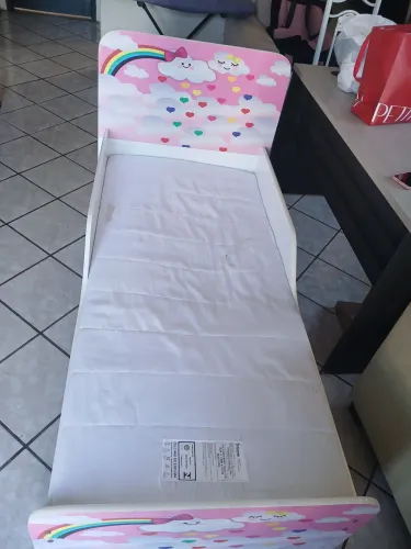 Cama infantil com colchão