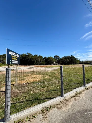 Área comercial 3.000 m2