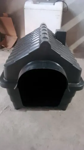 Casinha com tampa removível para cachorro de grande e médio porte número 7 - na cor preta.