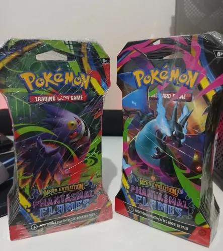 20 (vinte) Sleeved Booster Pack Pokémon Phantasmal Flames (Fogo Fantasmagórico, inglês).