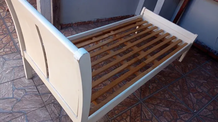 Cama de solteiro madeira mais colchão 