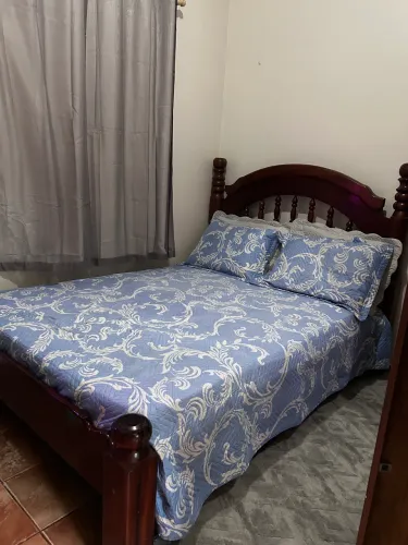 Cama completa de Madeira nobre maciça