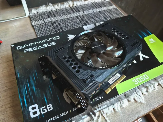 Placa de vídeo RTX 3050 8GB VRAM e 128 Bits. - Gainward Pegasus.