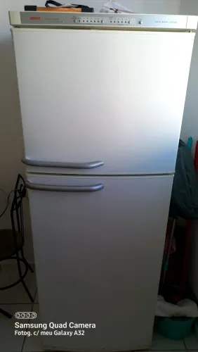 Vendo geladeira dúplex bosch com defeito 