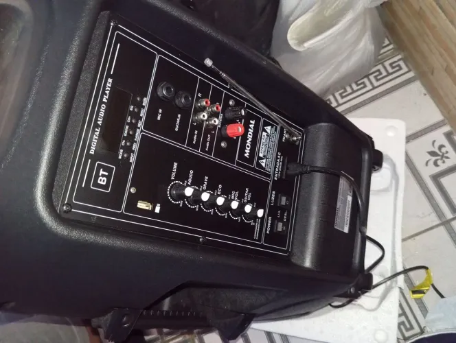 Vendo caixa de som MONDIAL COM apenas 2 meses de uso, ou troco em celular do meu interesse