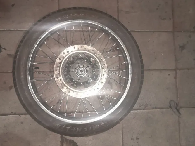 roda dianteira moto freio  a disco 