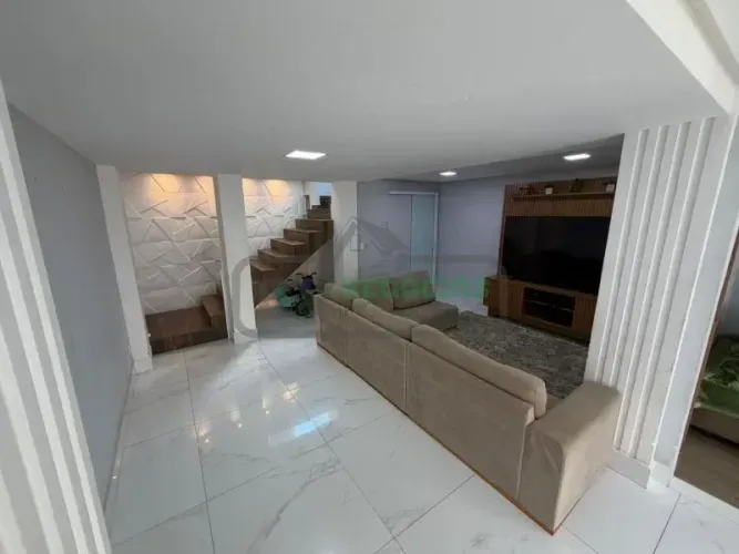 LR-RV5504 Muita Luz e Espaço: Casa Enorme com Blindex, 3 Quartos (1 Suíte) em [Nossa Sra. 
