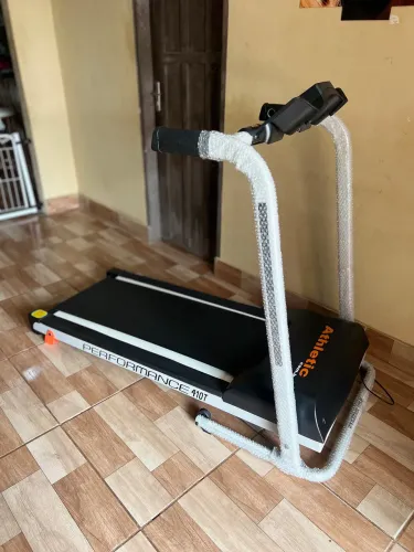 Esteira Athletic PERFORMANCE 410T somente R$ 1.900