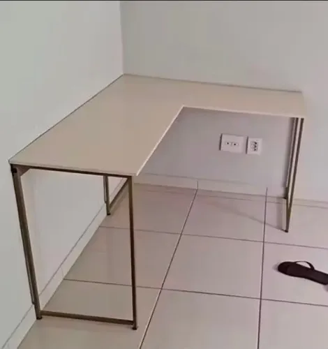 ESCRIVANINHA E PENTEADEIRA
