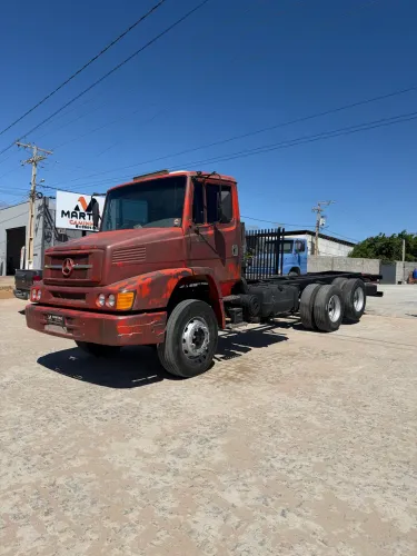 Mercedes-Benz 1620 6x2 no chassi