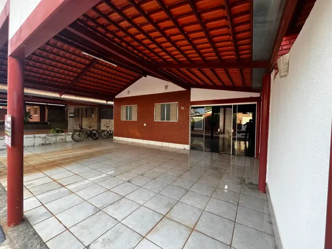 chalé 3 dormitórios, todo murado sala cozinha bem localizado.