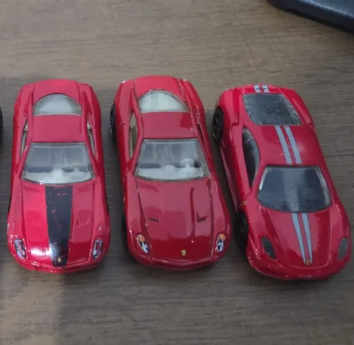 Lote 5 Ferrari Hot Wheels 