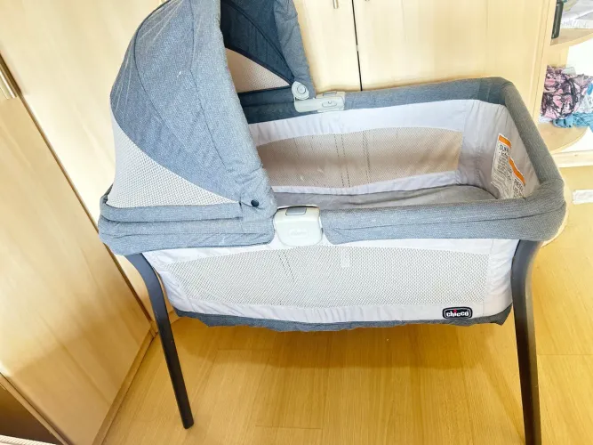     Berço Portátil Chicco Cinza com Capota - Excelente Estado