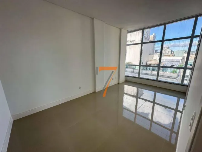 Cobertura com 4 dormitórios à venda, 136 m² por R$ 5.000.000,00 - Meia Praia - Itapema/SC