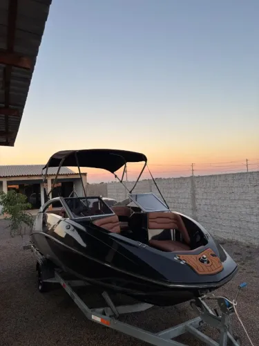 Vendo lacha semi nova