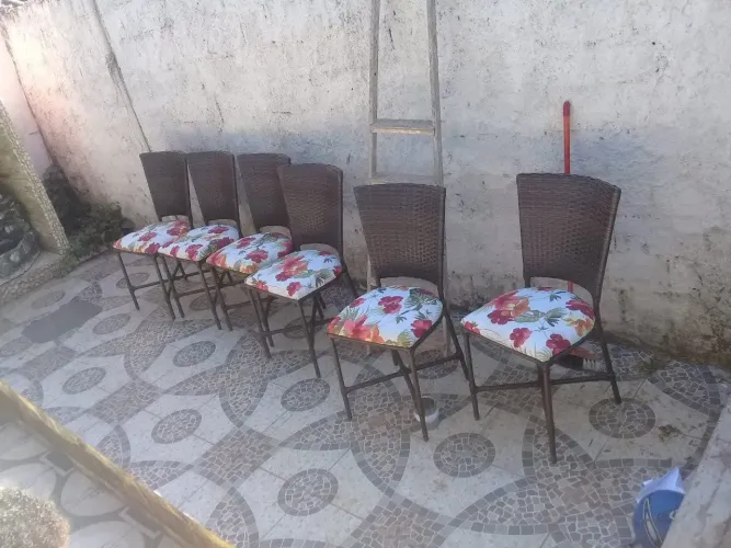 Cadeiras em fibras sintéticas