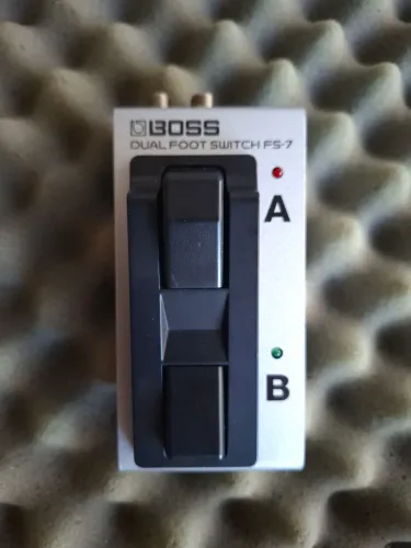 Pedais BOSS Footswitch FS-6 e FS-7