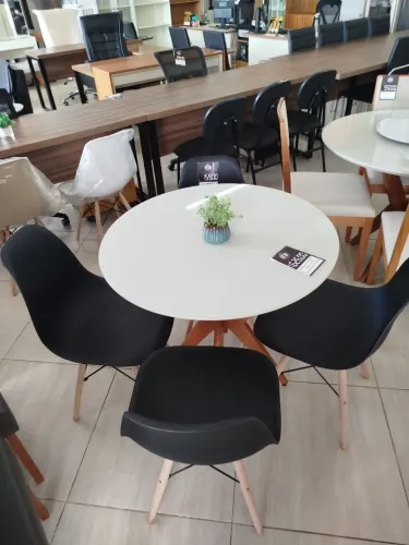 Mesa Pandora 80 cm com 4 cadeiras Eiffel NOVA!!