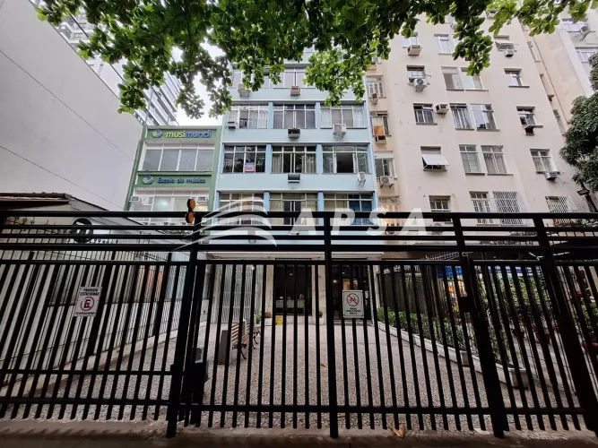 ÓTIMO CONJUGADO, DE FRENTE COM 26 M2, PORTARIA 24 HORAS, PRÓXIMO AO METRÔ. COMPOSTO POR: S