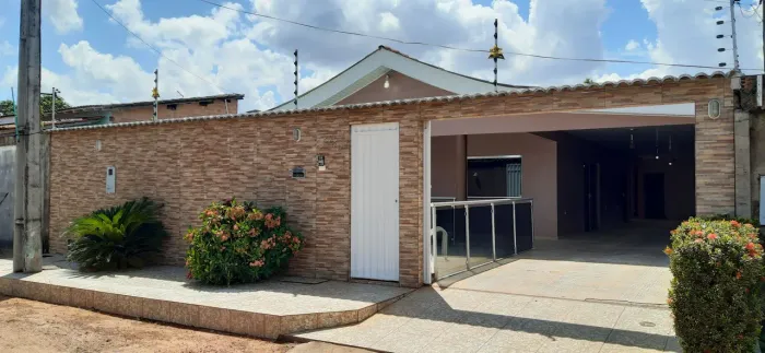 Casa com Piscina e 3 Quartos no Pintolandia